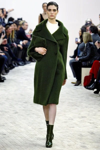 Look 19